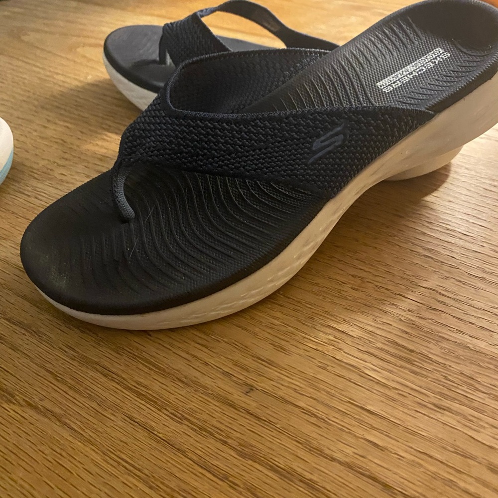 Skechers Women's Navy Sandals size 7